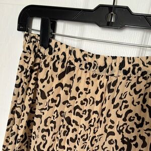 A-Line pleated leopard skirt